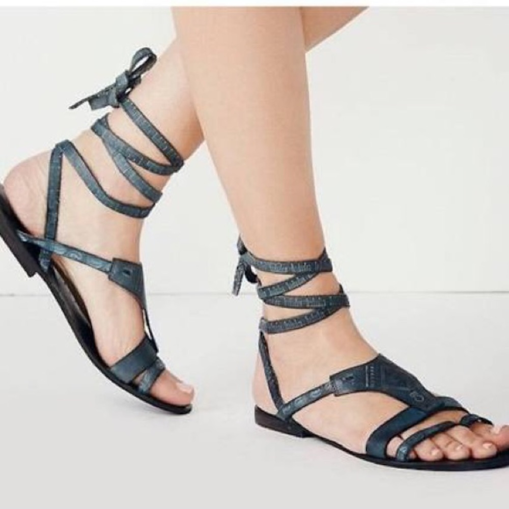 Ankle Wrap Strappy Flat Sandals - Blue